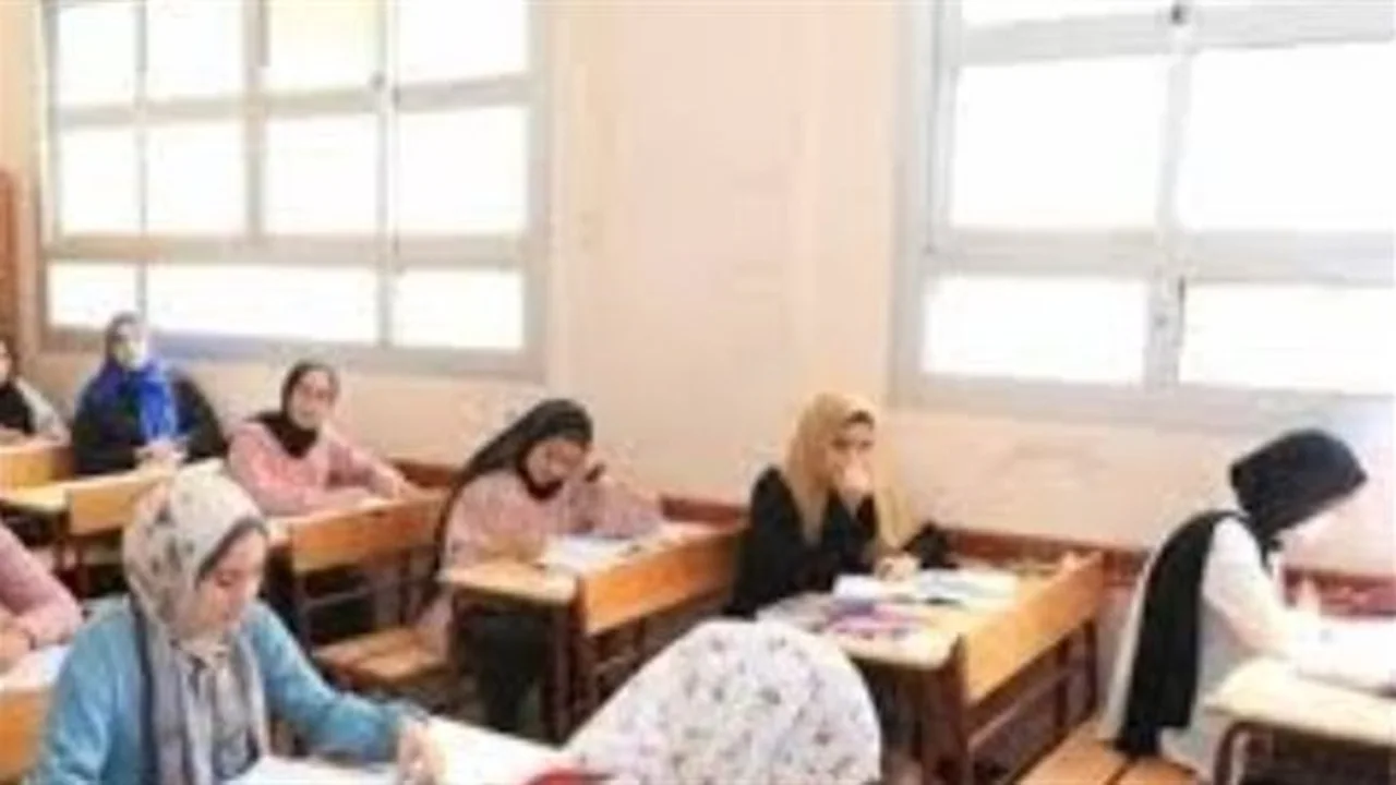 بنسبة نجاح كبيرة.. محافظ الأقصر يعتمد نتائج الشهادة الإعدادية في المدارس المحافظة